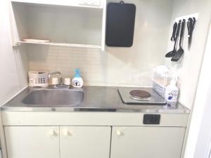O bucătărie sau chicinetă la XL Shinjuku House