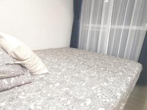 Un pat sau paturi într-o cameră la XL Shinjuku House