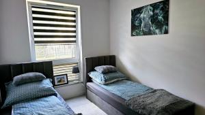 Katil atau katil-katil dalam bilik di Kolo Apartament Gold
