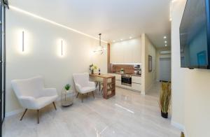 a kitchen and dining room with a table and chairs at Comfort Apartment near Minskaya metro station and DreamTown in Kyiv