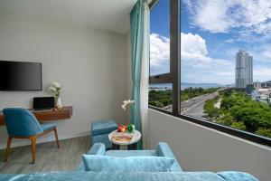 TV a/nebo společenská místnost v ubytování Lupin Boutique Hotel Danang + 34 fotografií