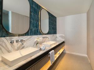 Ванная комната в Swissotel Resort And Spa Cesme