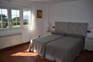 a bedroom with a bed and a large window at Hosteria De Langre in Langre