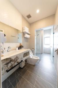 Koupelna v ubytování Jodi Dalat Hotel
