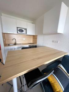 Kuchyňa alebo kuchynka v ubytovaní Ref 564 Seignosse océan, bel appartement VUE MER , proche plage et centre, 4 personnes