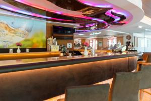 A restaurant or other place to eat at Berg & SPA Hotel Urslauerhof