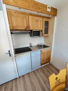 Nhà bếp/bếp nhỏ tại Family Ski Apartment in Val Thorens
