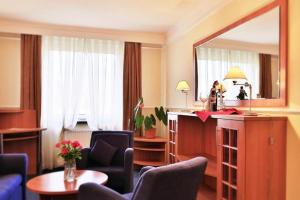 a room with a mirror and chairs and a table at Hotel Korona & Resteuracja in Cieszyn