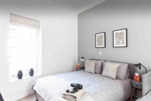 Gallery image of 4 beds - 2 bathroom Apartment, New Oxford Street in London