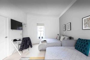 Gallery image of 4 beds - 2 bathroom Apartment, New Oxford Street in London