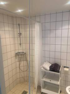 Bilik mandi di Studio apartment in Copenhagen.