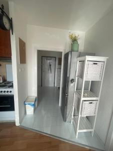 Una cocina o zona de cocina en Park View City Center Location Apartment with Balcony