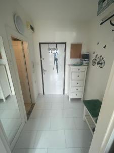 Una cocina o zona de cocina en Park View City Center Location Apartment with Balcony