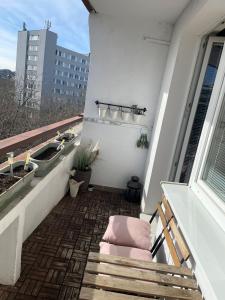 Un balcón o terraza de Park View City Center Location Apartment with Balcony
