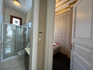 Koupelna v ubytování Le Safran Suite Hotel