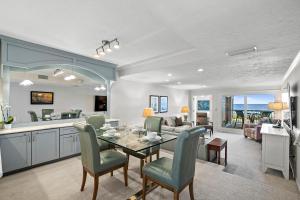 Nhà bếp/bếp nhỏ tại Seaside Beach House 105