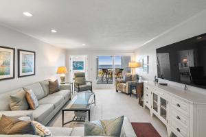 TV/trung tâm giải trí tại Seaside Beach House 105