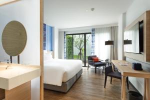 Novotel Chiangmai Nimman Journeyhub客房内的一张或多张床位