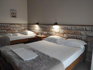 Letto o letti in una camera di Ενοικιαζόμενα Δωμάτια Ενιπεύς- Rooms Enipeas