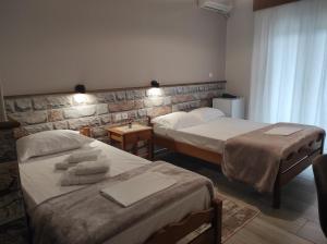 Letto o letti in una camera di Ενοικιαζόμενα Δωμάτια Ενιπεύς- Rooms Enipeas