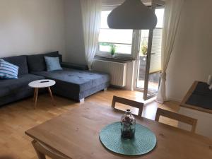a living room with a couch and a table at Ferienwohnung Montabaur in Montabaur