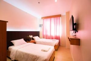 Postel nebo postele na pokoji v ubytování JVJ Hotel