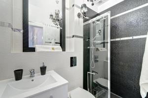 a bathroom with a toilet and a sink and a shower at Platinum Residence - Chmielewskiego in Sopot