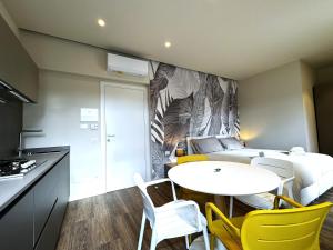 Cucina o angolo cottura di SKYLINE- 3 Apartments with view