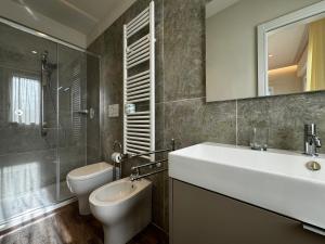 Bagno di SKYLINE- 3 Apartments with view
