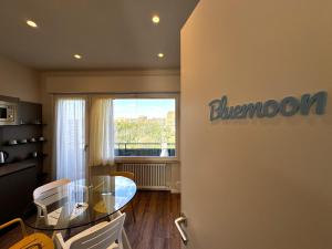 Cucina o angolo cottura di SKYLINE- 3 Apartments with view