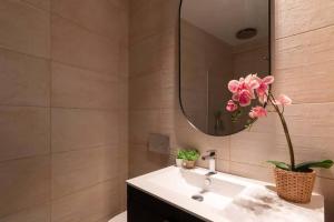 Luxury apartament in LasTerrazas tesisinde bir banyo