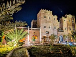 Garður fyrir utan riad sbai palace