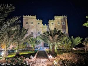 Garður fyrir utan riad sbai palace
