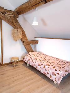 Ένα ή περισσότερα κρεβάτια σε δωμάτιο στο Gite Le Belvédère du Lac