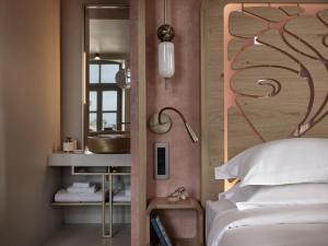 Postel nebo postele na pokoji v ubytování Domus Blanc Boutique Hotel