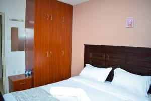 Fotografie z fotogalerie ubytování Azure Skyline Villa, 3BR Modern Condo Nakuru City. v destinaci Nakuru