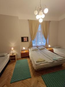 Кровать или кровати в номере Babylon Hostel