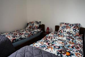 Ένα ή περισσότερα κρεβάτια σε δωμάτιο στο KR Pokoje