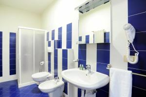 Koupelna v ubytování Hotel Croda Rossa + 37 fotografií