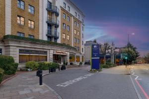 an empty street in front of a tall building at DoubleTree by Hilton London Angel Kings Cross in London