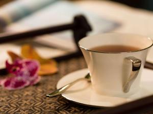 Set per la preparazione di tè e caffè presso Raffles Jakarta