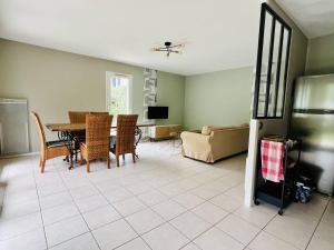 Gallery image of Appartement Confort 4 Pers. avec Terrasse et Jardin - Proche Centre Cambo - FR-1-495-135 in Cambo-les-Bains