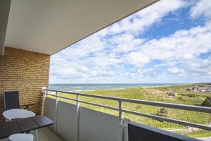 einen Balkon mit Meerblick in der Unterkunft Meeresleuchten in Westerland
