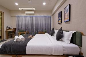 A bed or beds in a room at Exora Inn