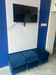 A television and/or entertainment centre at Mahesh Guest House Ajmer