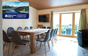 TV a/nebo společenská místnost v ubytování Lake View Lodges by we rent, SUMMERCARD INCLUDED