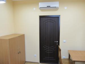a black door in the corner of a room at Mini-hotel Na Pidgradskiy in Uzhhorod