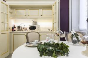 A kitchen or kitchenette at Household Settembrini