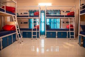 Palanda nebo palandy na pokoji v ubytování Mezenga 2 - Premium Backpackers Hostel