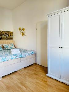 a bedroom with a bed and a closet at Wohnung am Schlossgarten in Schwerin